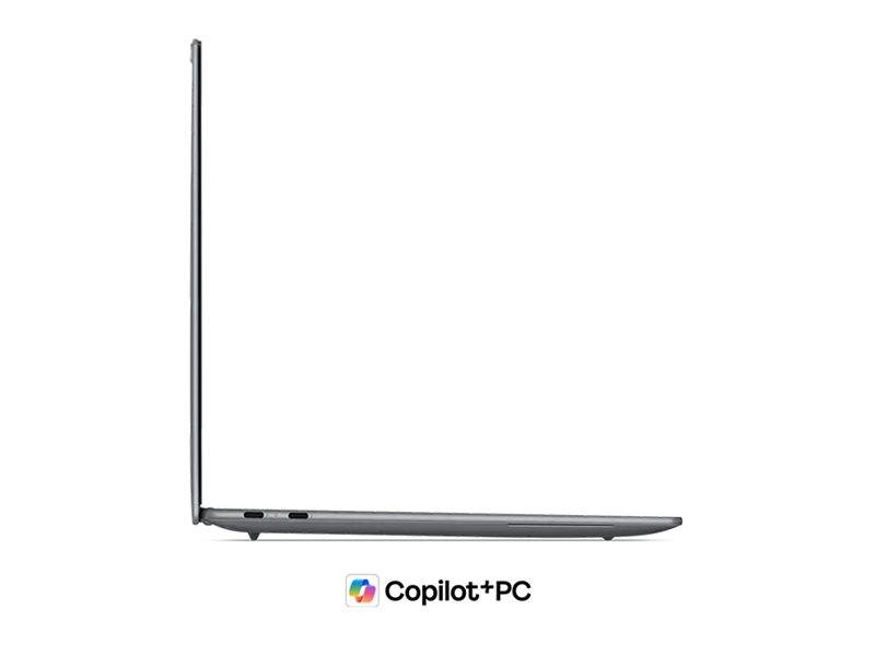 Seitenansicht eines dünnen, flach geöffneten Laptops mit dem Copilot+ PC-Logo darunter.