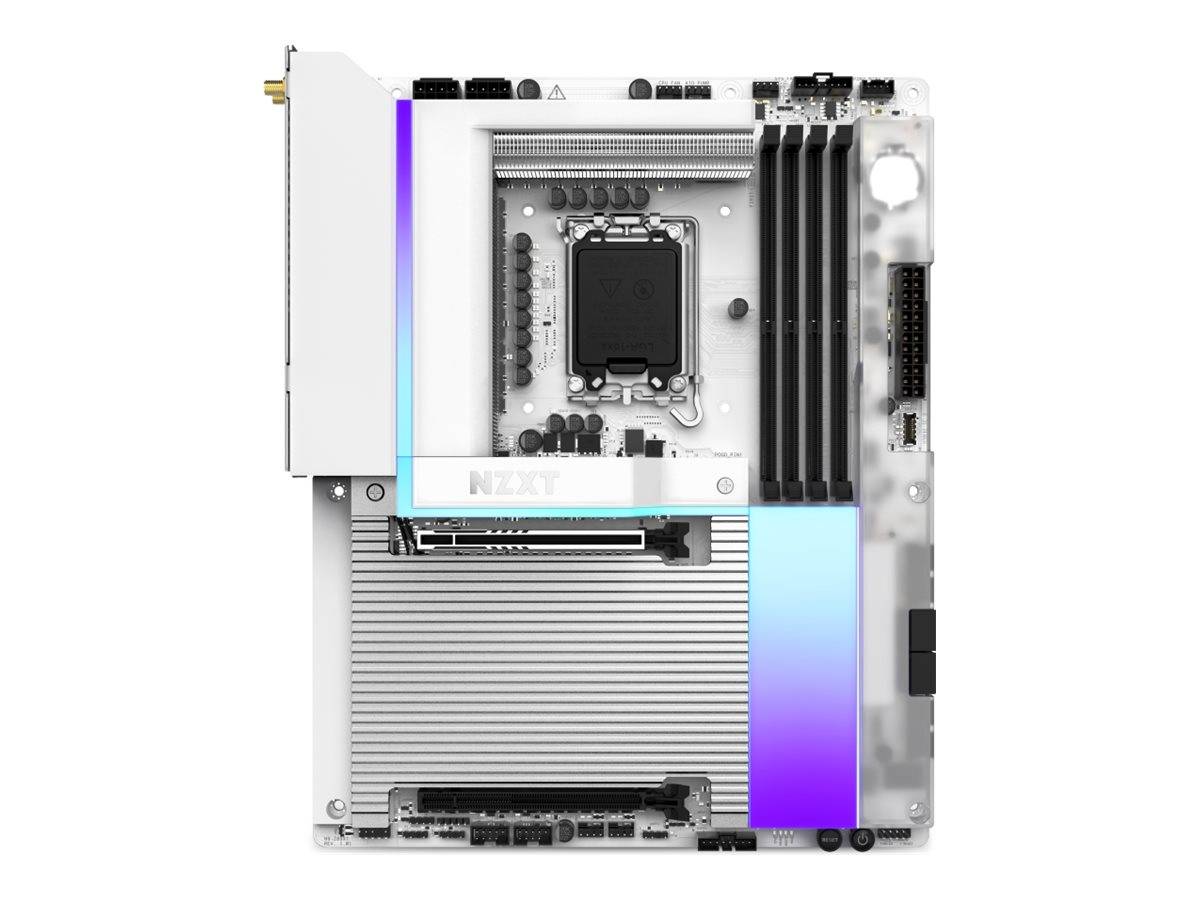 Draufsicht auf ein weißes NZXT-Motherboard mit CPU-Sockel, RAM-Steckplätzen, PCIe-Steckplätzen und RGB-beleuchteten Akzenten an den linken und unteren Kanten.