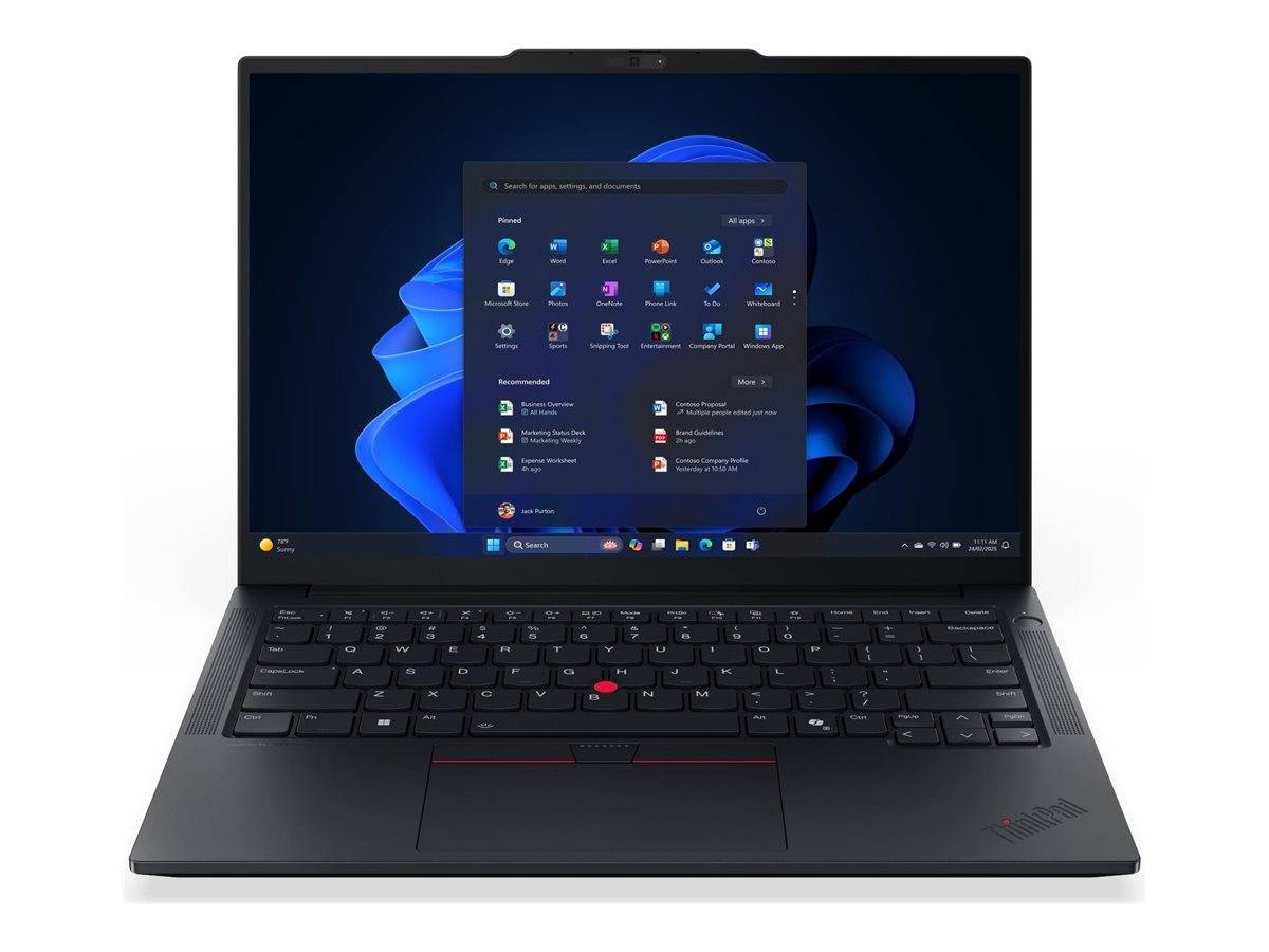 Ein schwarzer Lenovo ThinkPad Laptop zeigt das Windows 11 Startmenü auf seinem Bildschirm an, das vor einem weißen Hintergrund offen angezeigt wird.