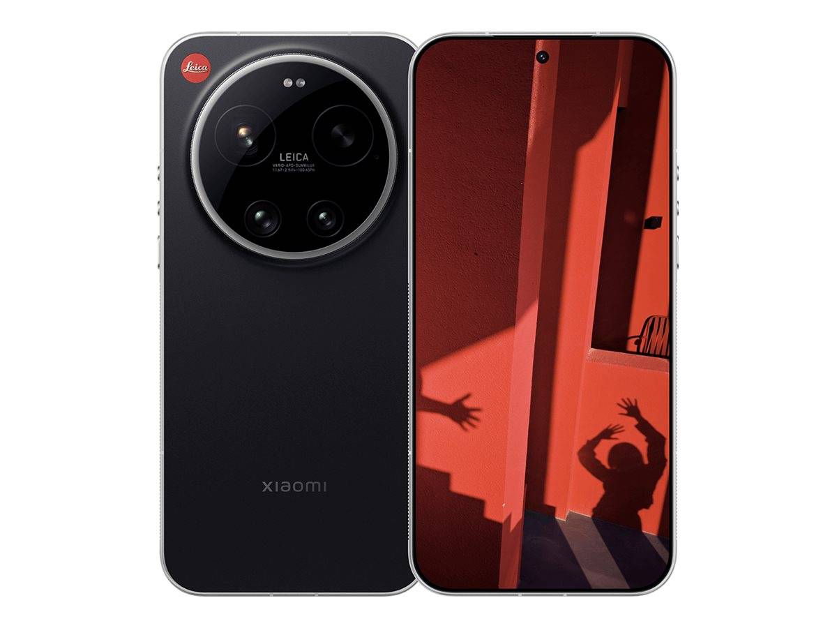 Rückseite und Bildschirm eines Xiaomi-Smartphones mit einem großen kreisförmigen Leica-Kameramodul und einem rot gefärbten Display mit schattenhaften Figuren, die sich einer Türöffnung nähern.