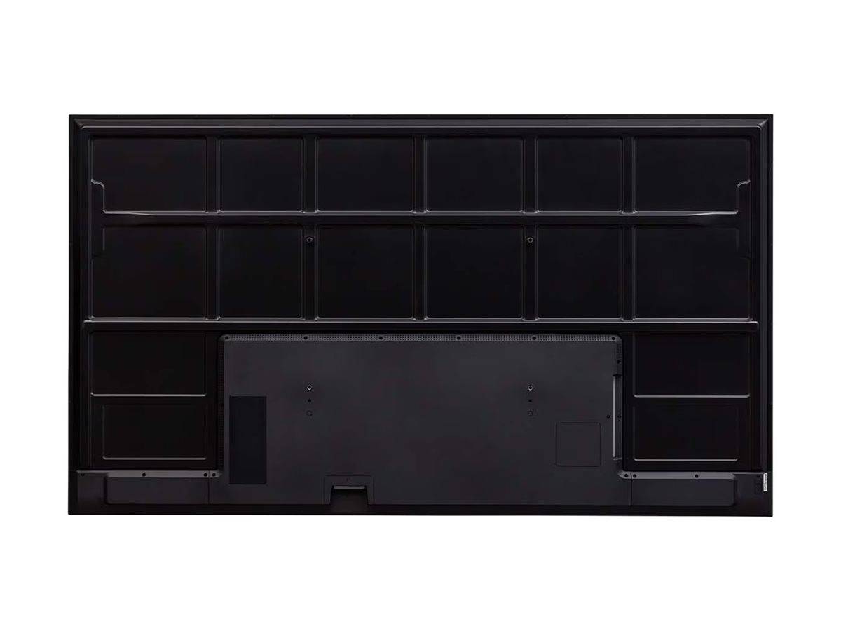 Rückseite eines großen Flachbildfernsehers mit Montagepanelen, Belüftungsrippen und einem zentralen versenkten Zugriffsbereich.
