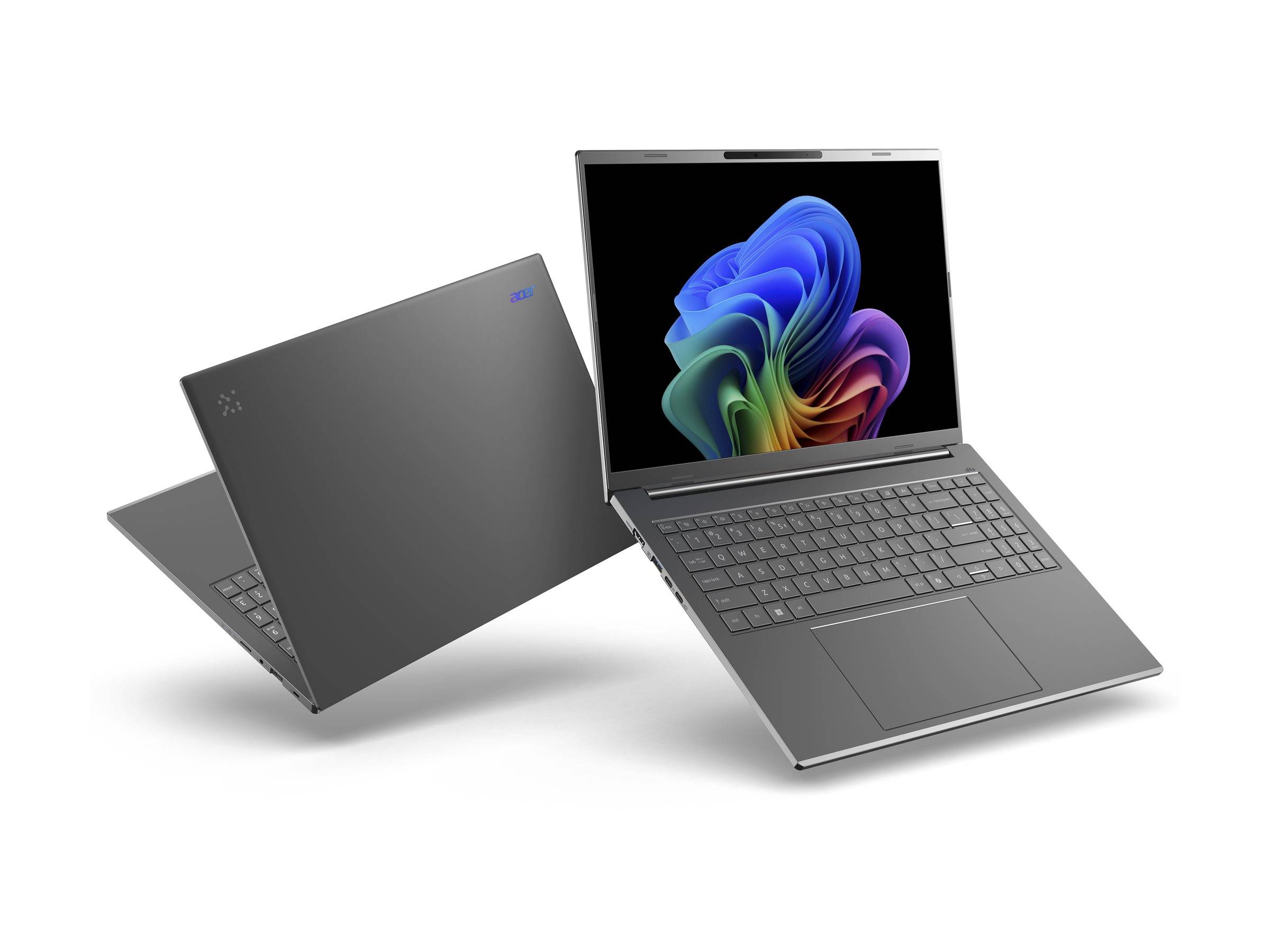 Zwei graue Laptops, einer offen mit einem farbenfrohen abstrakten Hintergrundbild und einer geschlossen, angezeigt auf weißem Hintergrund.