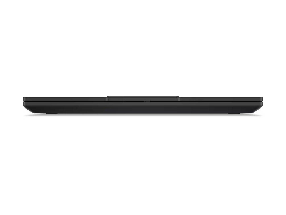 Seitenansicht eines dünnen schwarzen Laptops, der auf weißem Hintergrund geschlossen ist.