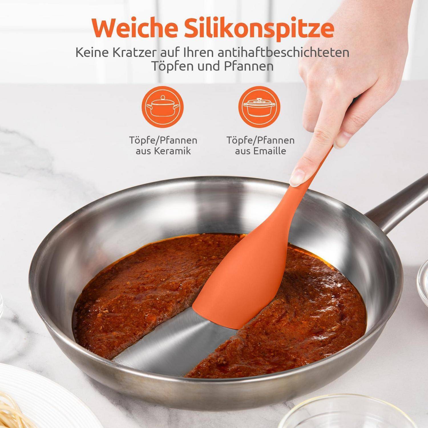 Deutsche Werbeanzeige zeigt einen orangefarbenen Silikonspatel, der Speisen in einer Edelstahlpfanne umrührt und bewirbt weiche Silikonspitzen, die Keramik- oder Emaillegeschirr nicht zerkratzen.