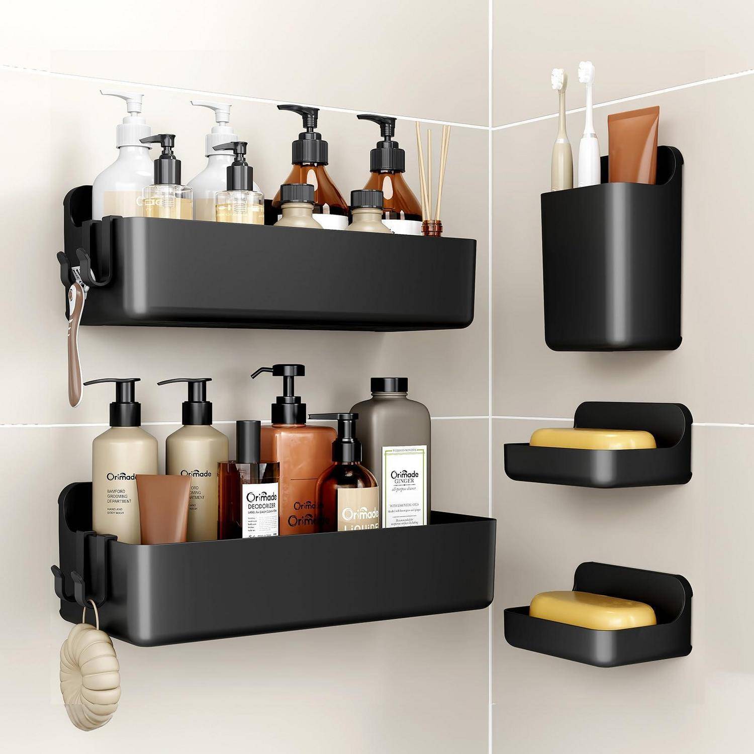 Schwarze, an der Wand montierte Badezimmerorganizer, die Flaschen, Zahnbürsten, Seife und Zubehör an gefliesten Wänden halten.