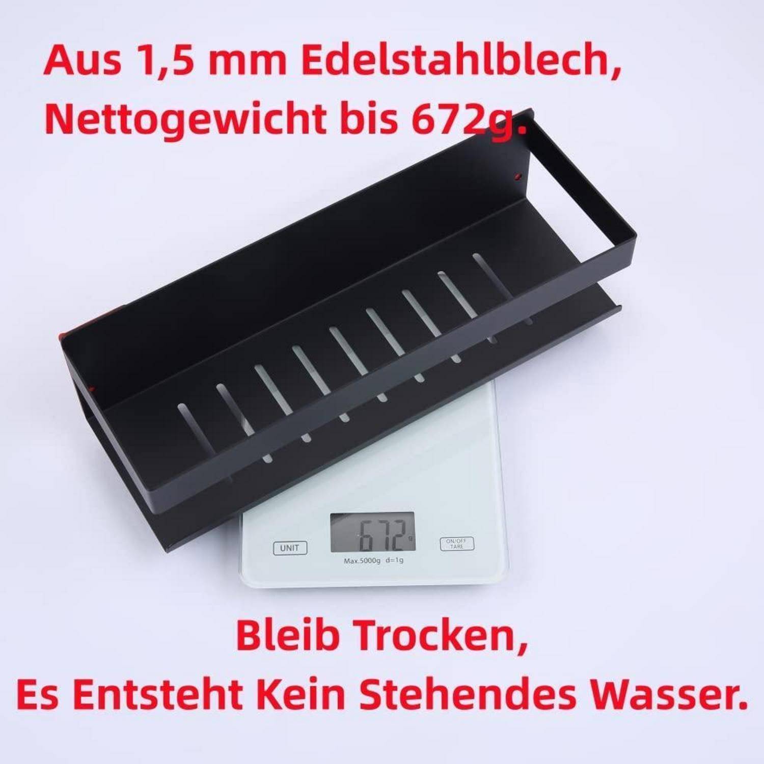 Schwarzes Edelstahlblech mit schlitzförmigem Boden auf einer digitalen Waage, die 672 g anzeigt, mit deutschem Text, der 1,5 mm Stahlblech und kein Staunässe angibt.