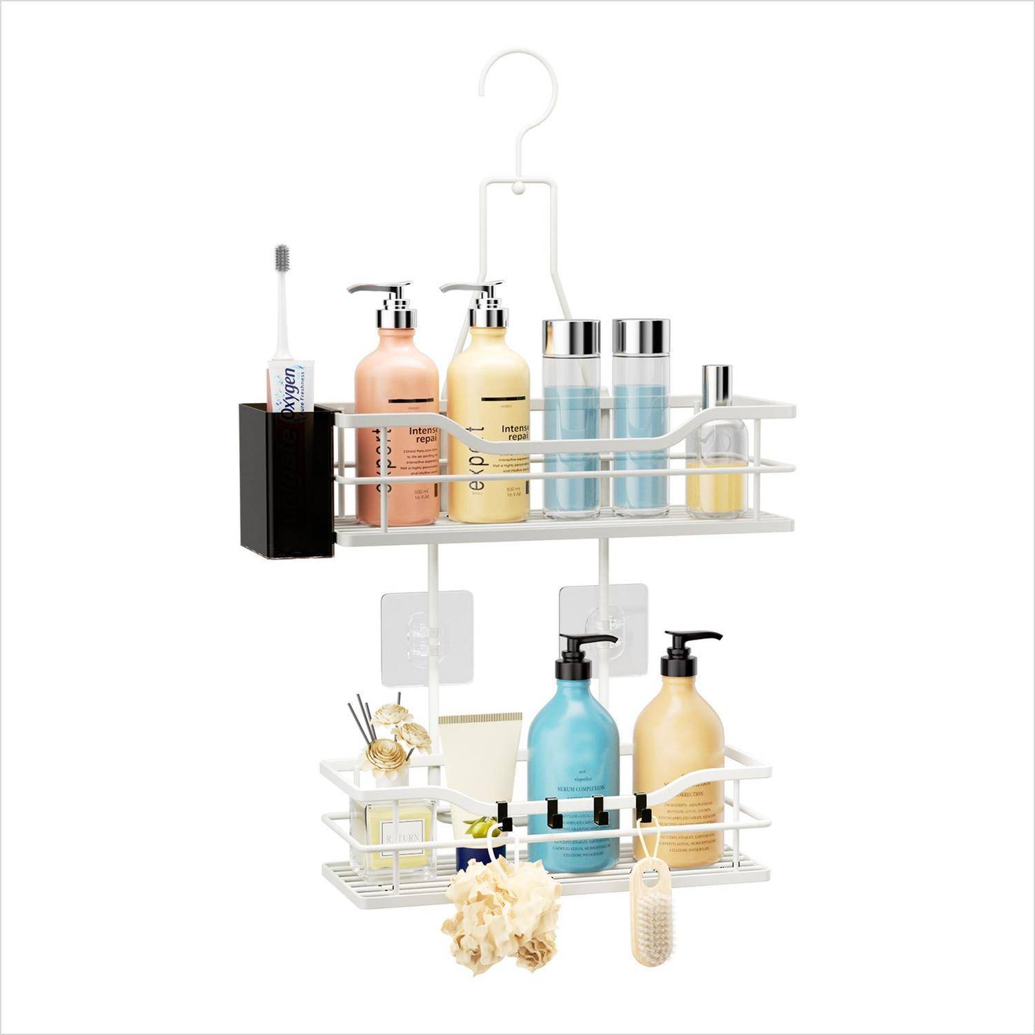 Zweistöckiger hängender Badezimmerorganizer mit Toilettenartikeln, Flaschen, Gläsern, Zahnbürste und Seifenspender auf einem weißen Regal.
