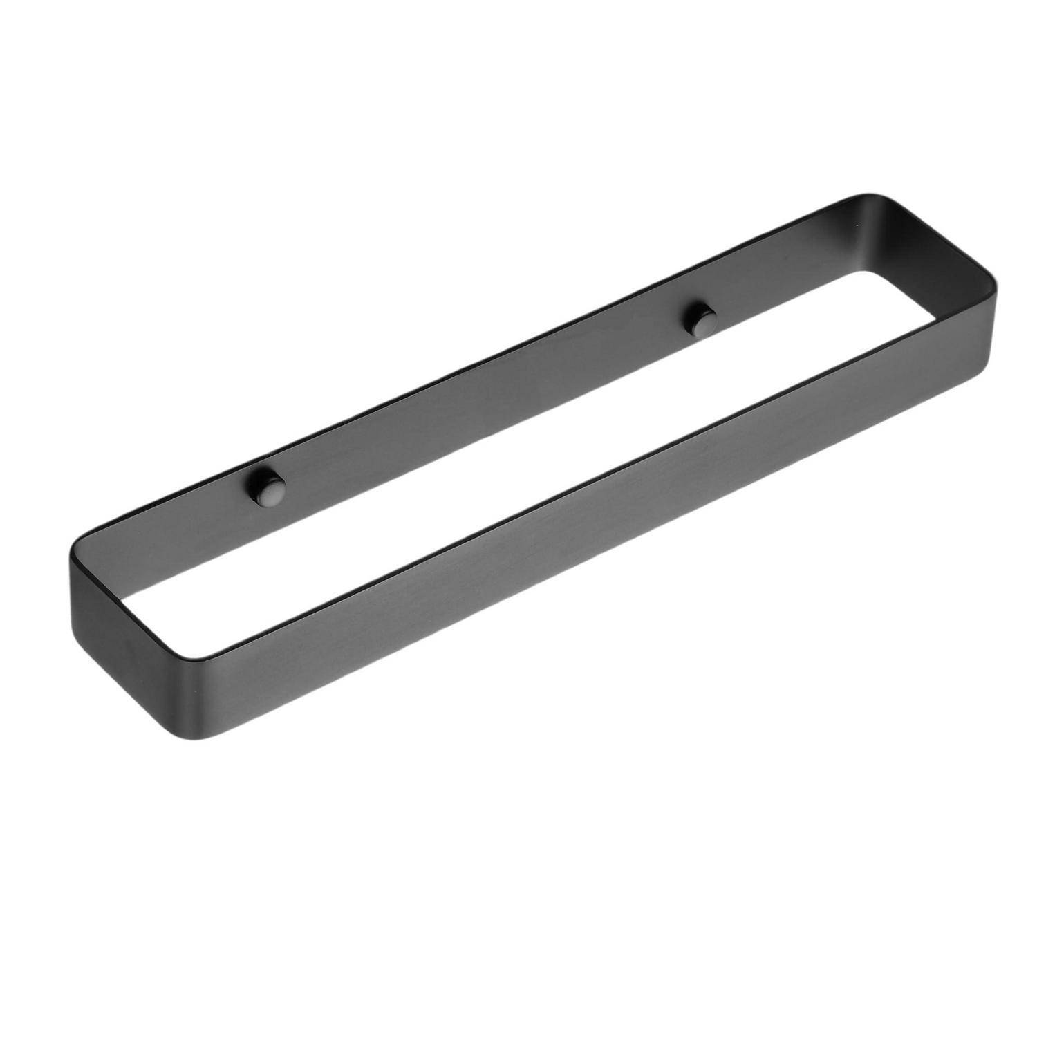 Schwarze rechteckige Metall-Wandhalterung mit zwei Schraubenlöchern, gezeigt auf weißem Hintergrund.