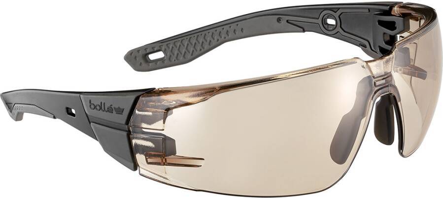 Schwarz-braune Schutzbrille mit umschließendem Design und getönten Schutzlinsengläsern, auf weißem Hintergrund dargestellt.