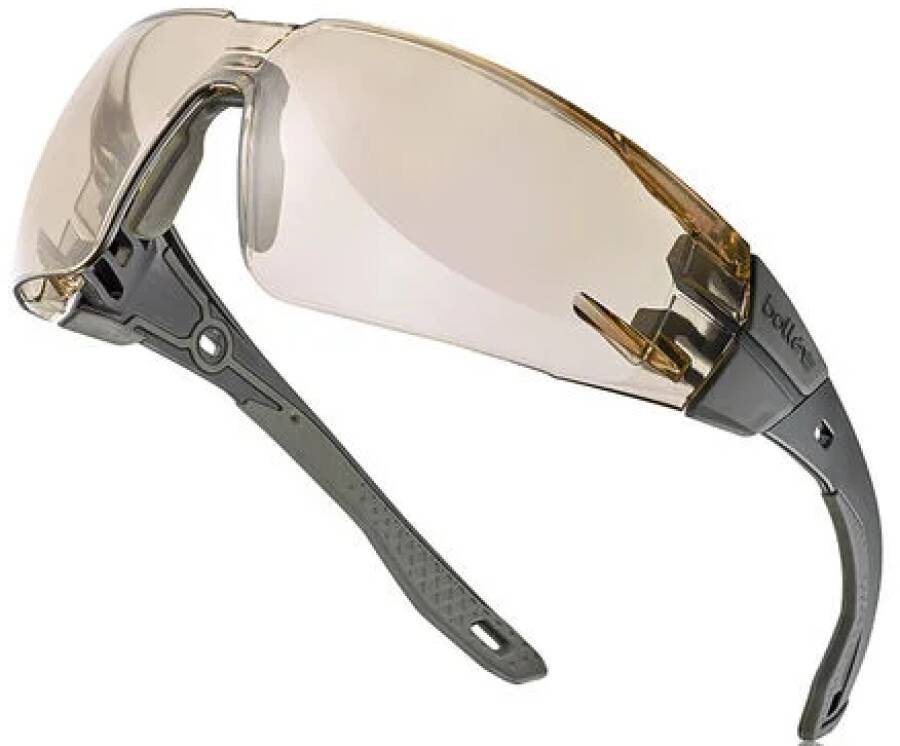Schutzbrille mit umschließendem Design, getönten Gläsern und dunkelgrauen verstellbaren Bügeln auf weißem Hintergrund.