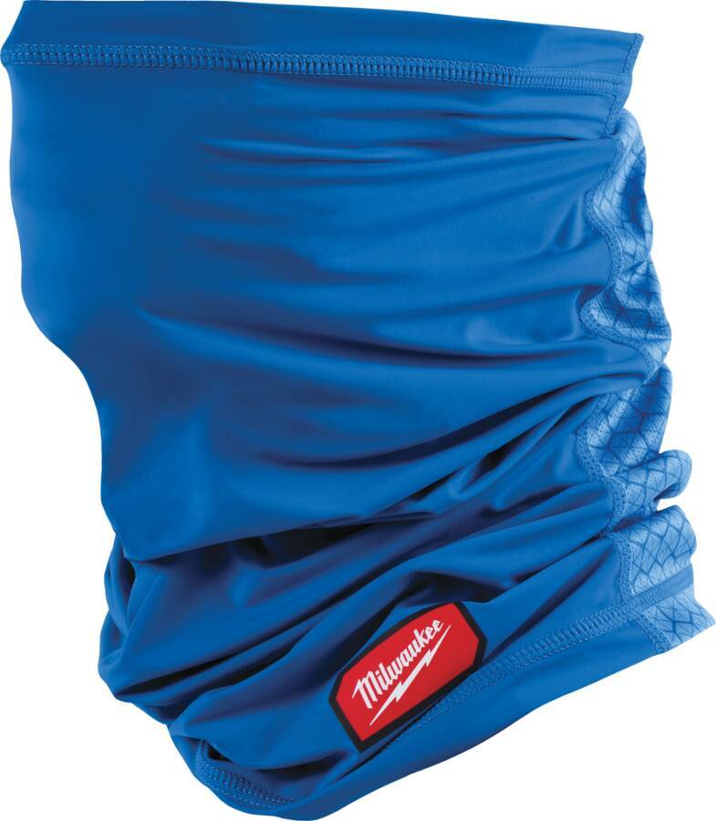 Blauer Milwaukee Halswärmer oder Gesichtsschutz mit roten Logo-Aufnäher auf einfach weißem Hintergrund.