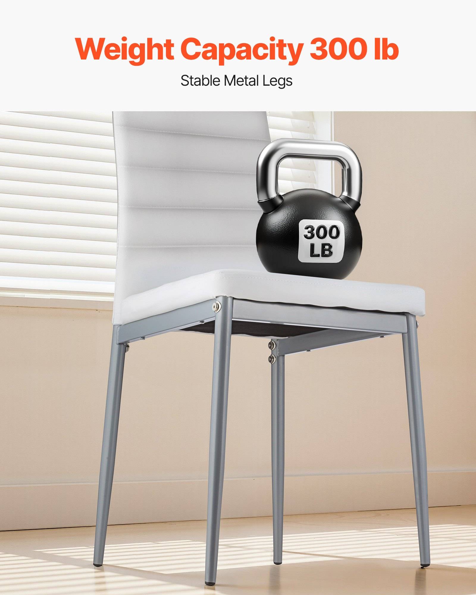 Stuhl mit stabilen Metallbeinen trägt eine Gewichtskapazität von 300 Pfund, dargestellt mit einer 300-Pfund-Kettlebell über dem Sitz.