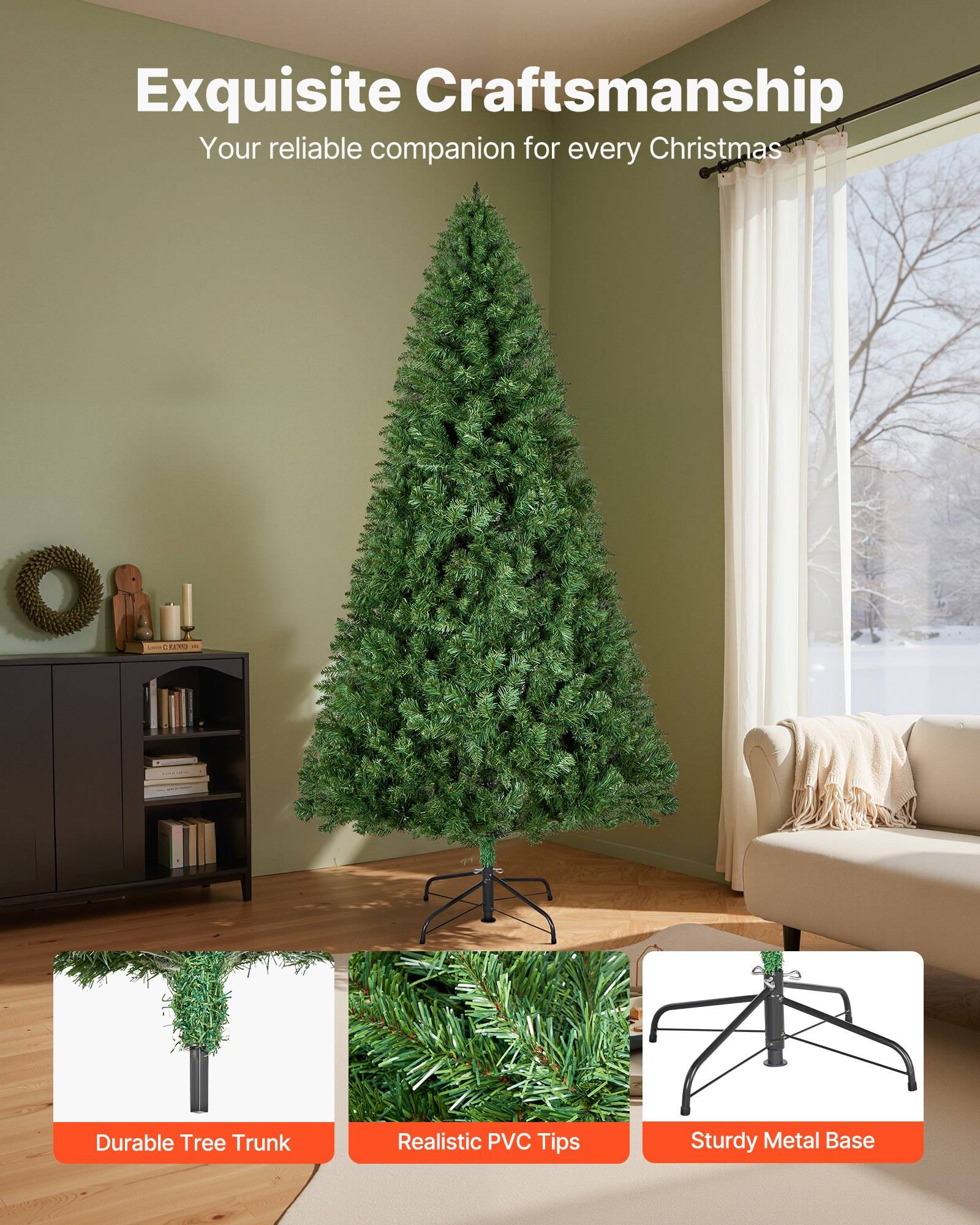 Künstlicher Weihnachtsbaum in einem Wohnzimmer, dargestellt als „Exquisite Handwerkskunst" und „Dein zuverlässiger Begleiter für jedes Weihnachtsfest,"" mit Hinweisen auf stabilen Stamm, realistische PVC-Spitzen und robuste Metallbasis.