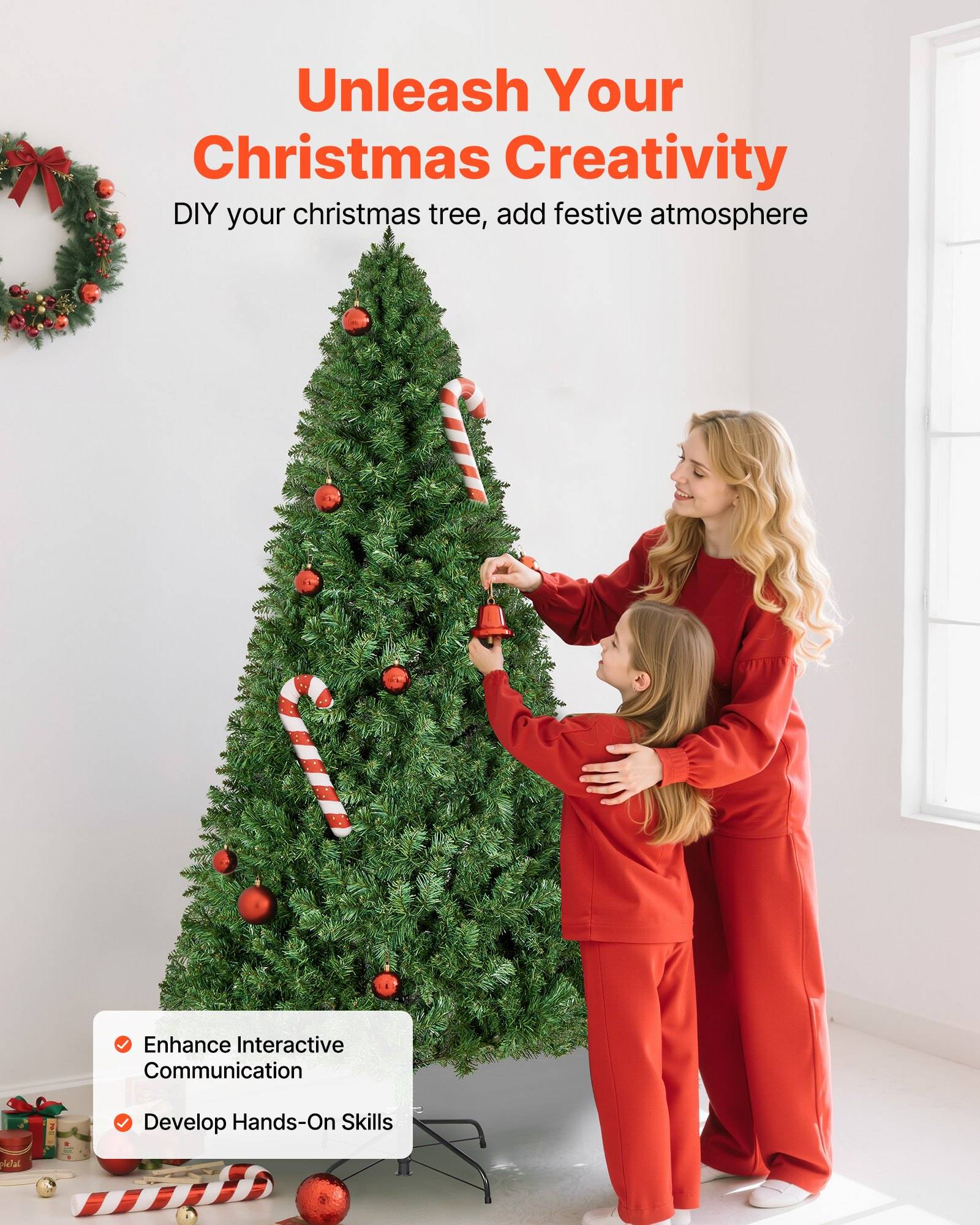 Frau und Kind schmücken einen Weihnachtsbaum mit Zuckerstangen und roten Kugeln unter dem Text „Entfesseln Sie Ihre Weihnachtskreativität" und „Gestalten Sie Ihren Weihnachtsbaum selbst, schaffen Sie festliche Atmosphäre"".