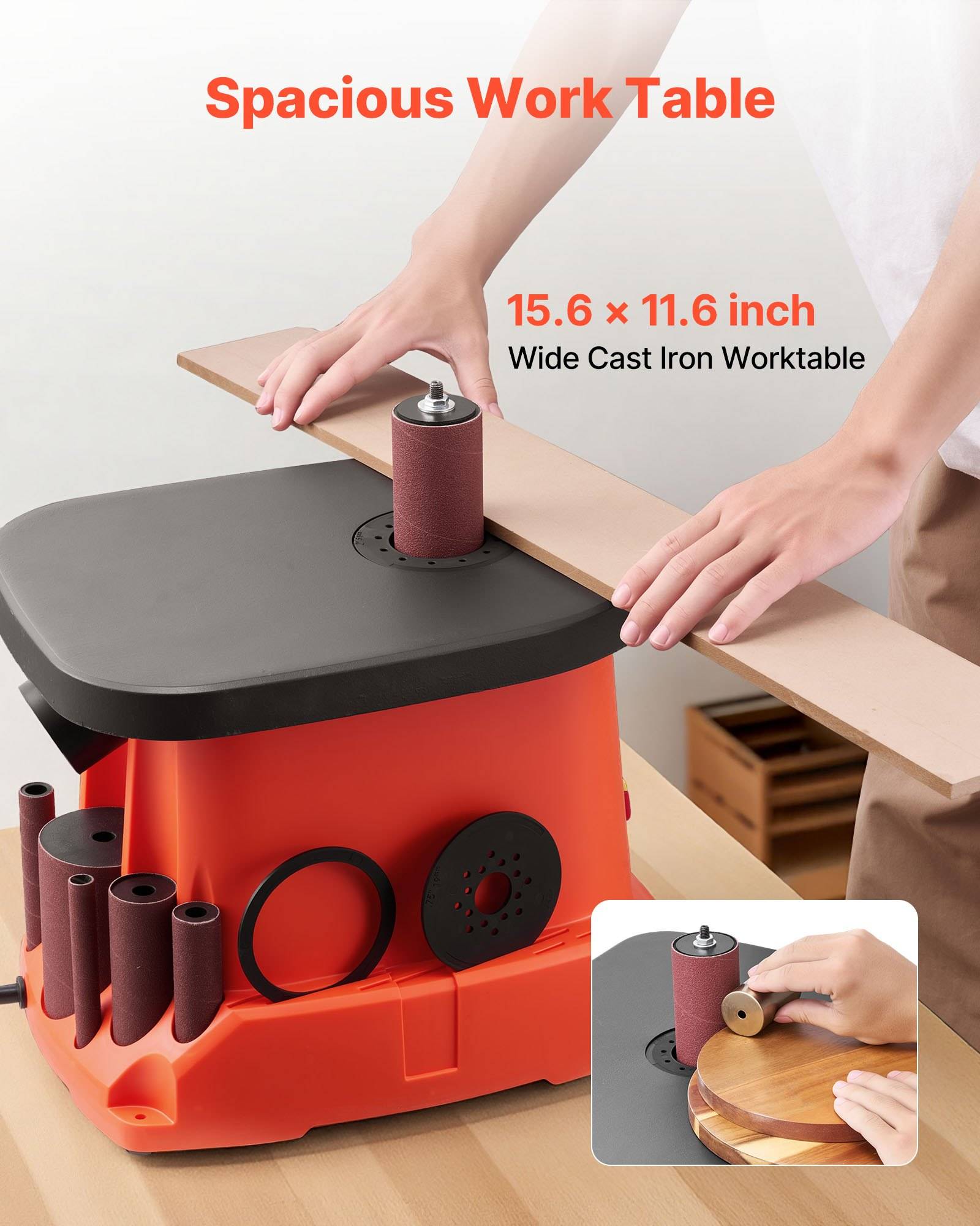 Hände schleifen ein Holzbrett auf einem Tischplattenschleifer; Text hebt den "Geräumigen Arbeitstisch"" und eine 15,6 x 11,6 Zoll Gusseisen-Arbeitstischplatte hervor.