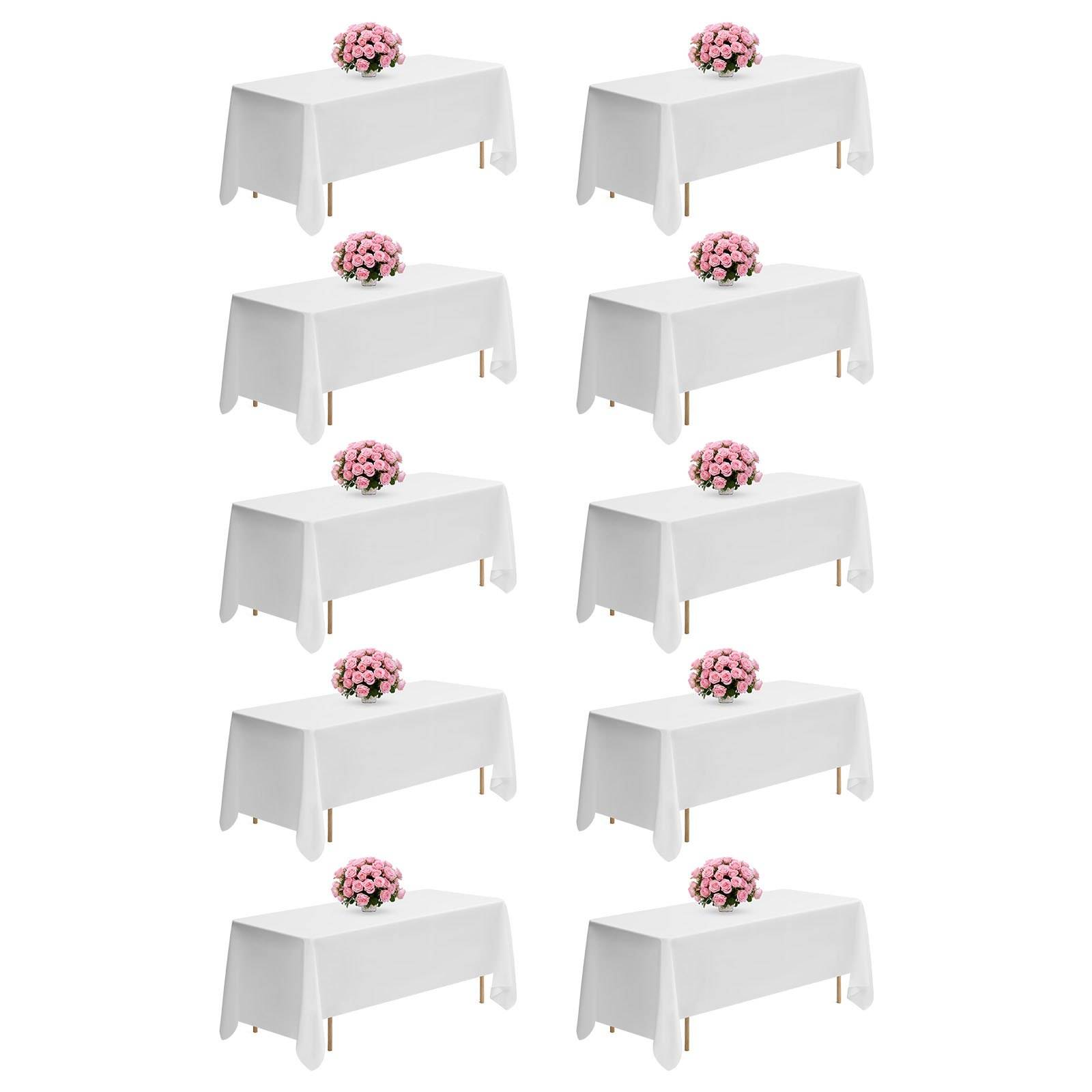 Acht Ansichten desselben weißen, mit Stoff drapierten Tisches, jeweils mit einer zentrierten rosa Blumengestaltung oben.
