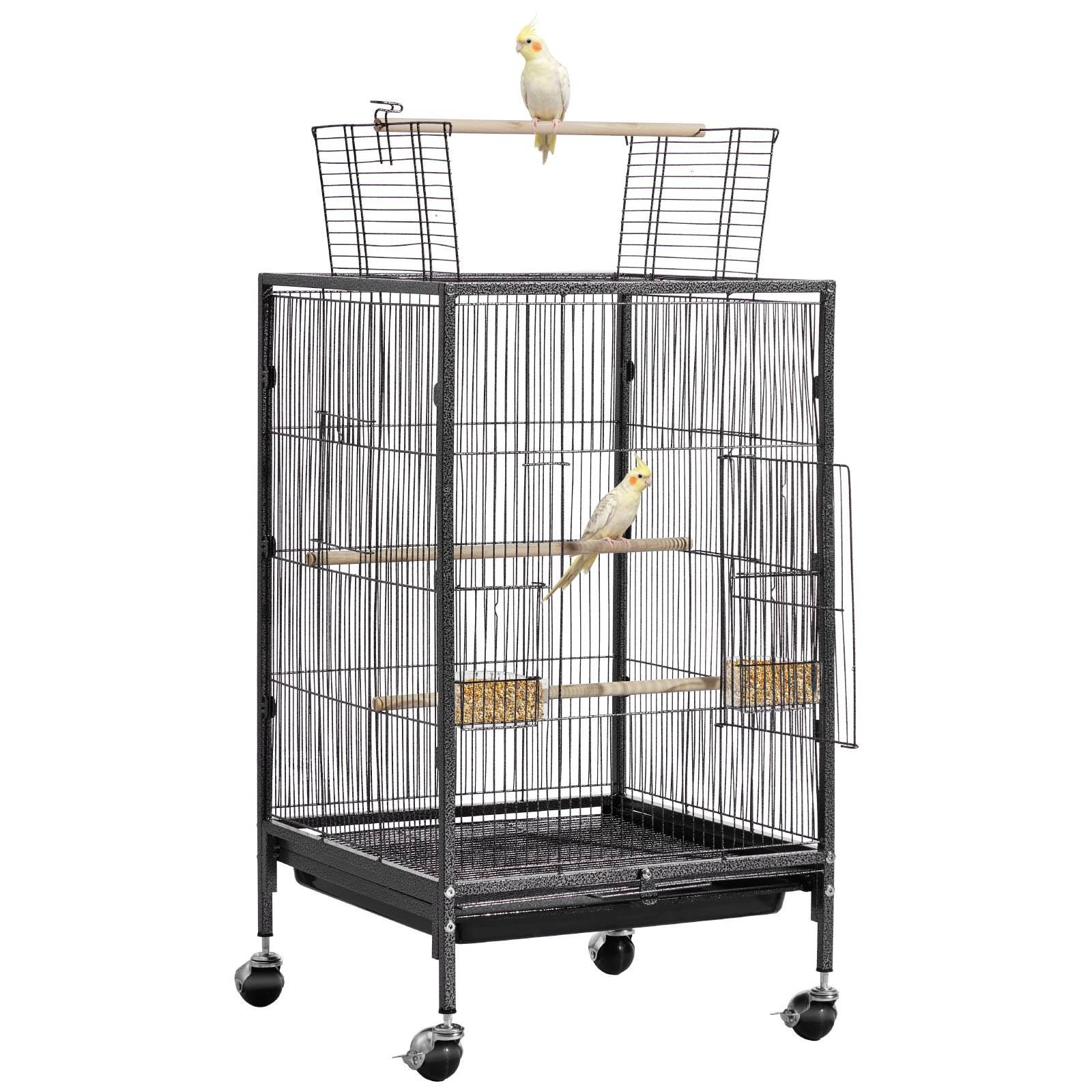 Zwei Kakadus sitzen auf einem schwarzen Drahtvogelbauer auf Rollen, mit Futternäpfen und einer offenen oberen Stange.