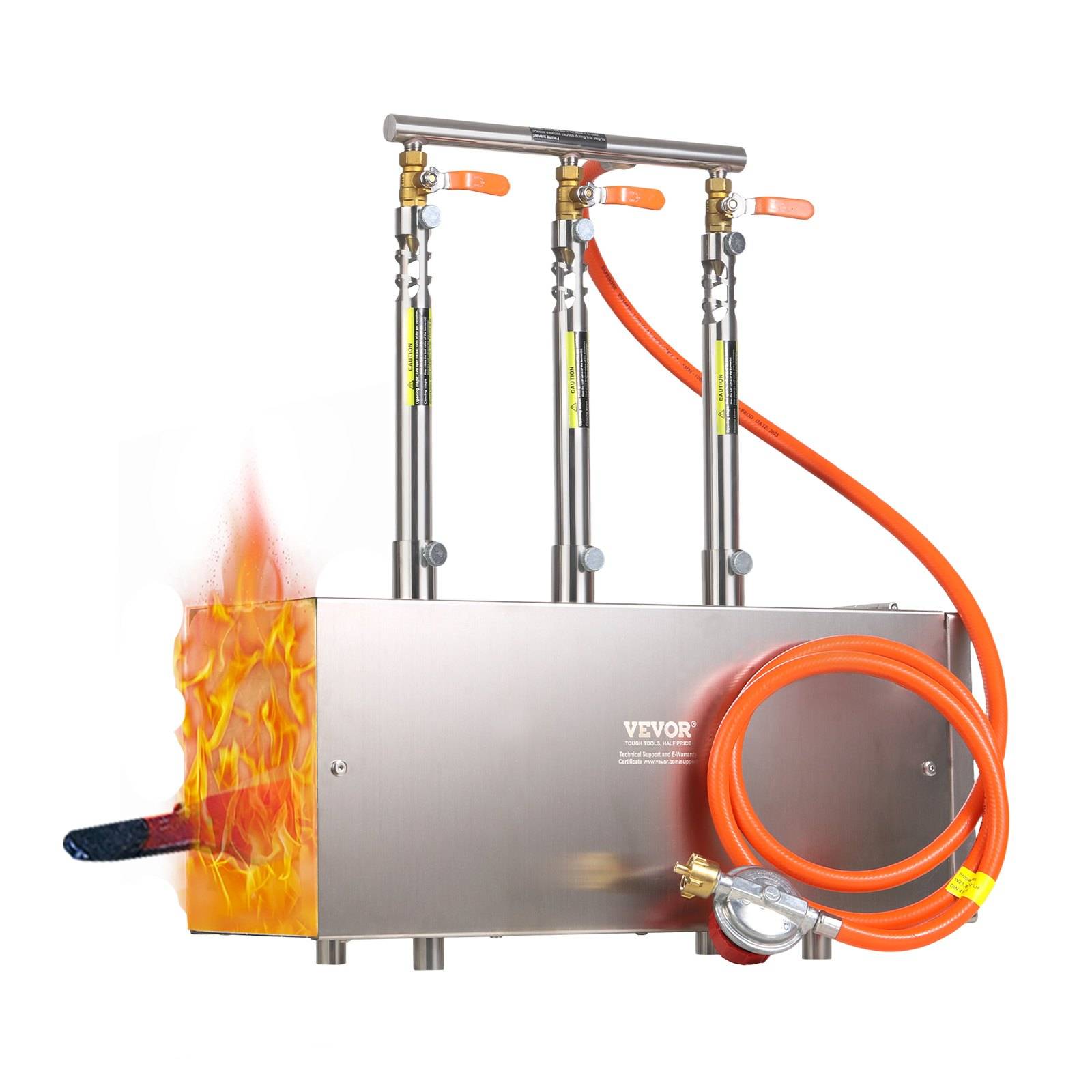 Tragbarer Edelstahl-Propanbrenner mit drei verstellbaren Ventilen, orangefarbenem Gasschlauch und sichtbarer Flamme auf der linken Seite.
