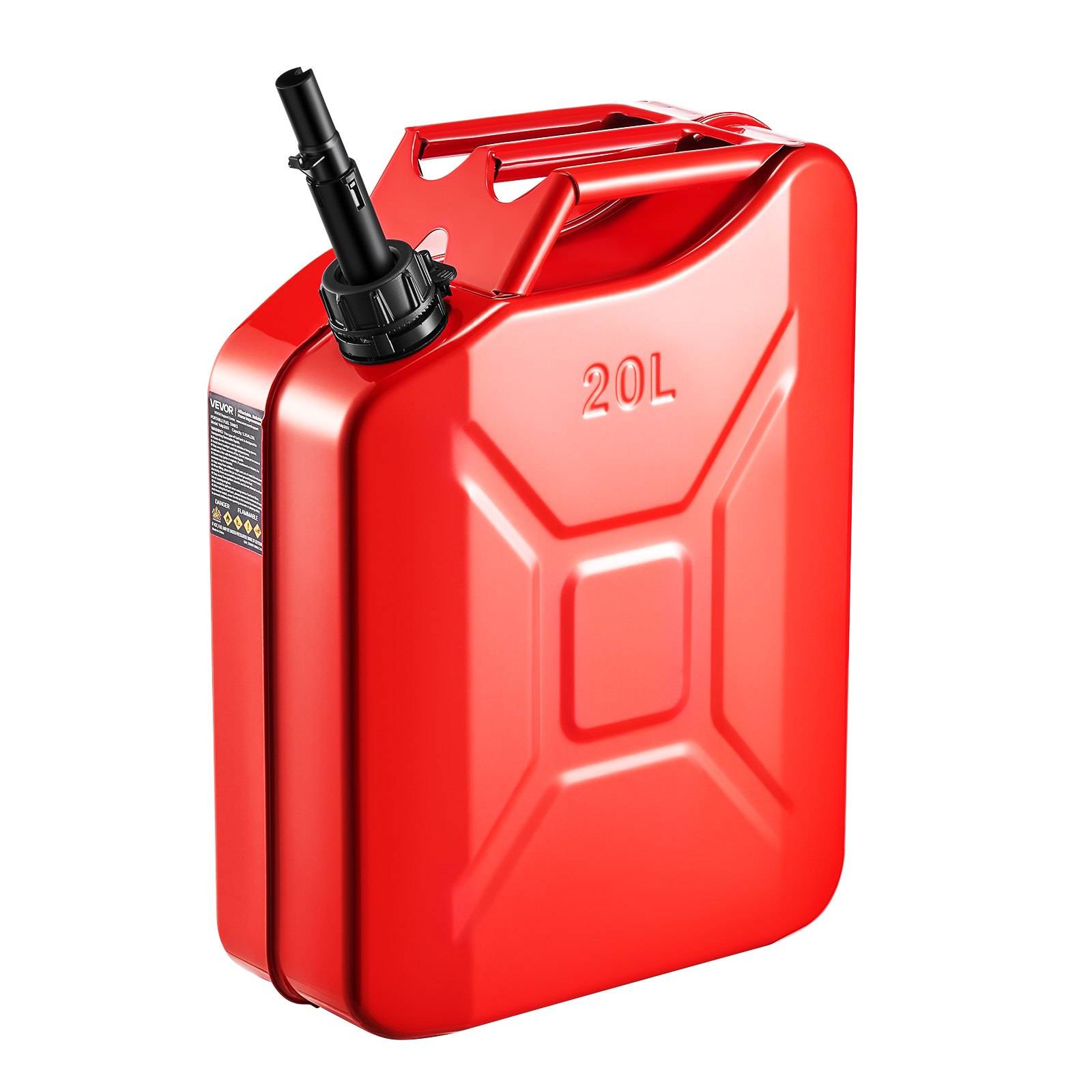 Rote 20-Liter-Kunststoff-Benzinkanister mit schwarzem Ausgießer, isoliert auf weißem Hintergrund dargestellt.