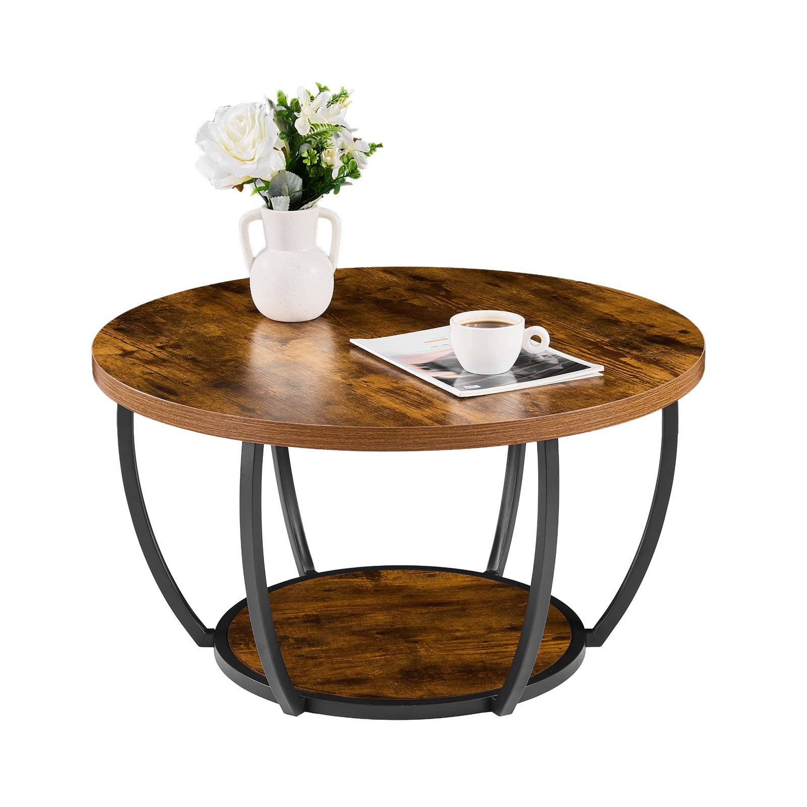 Runder Holz-Couchtisch mit schwarzen gebogenen Metallbeinen und unterer Ablage, dargestellt mit einer Blumenvase und einer Tasse auf einem Magazin.