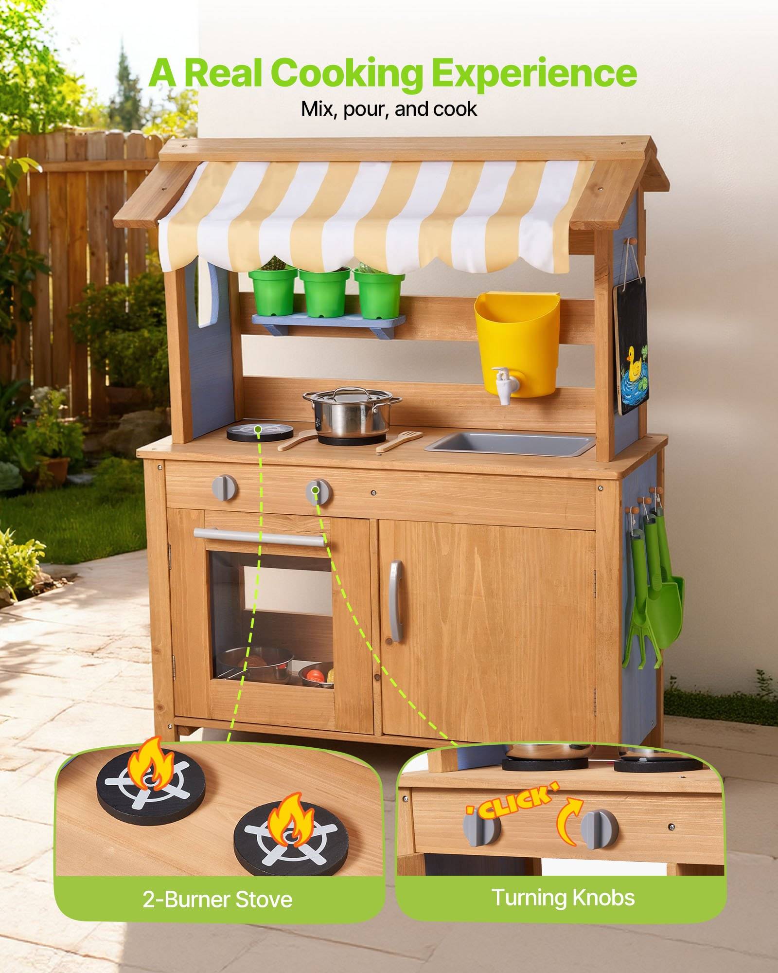 Outdoor-Spielküche aus Holz für Kinder mit gestreifter Markise, Töpfen, Spüle und Knöpfen, mit der Beschriftung „A Real Cooking Experience" und eingefügte Nahaufnahmen eines 2-flammigen Herds und drehbarer Knöpfe.