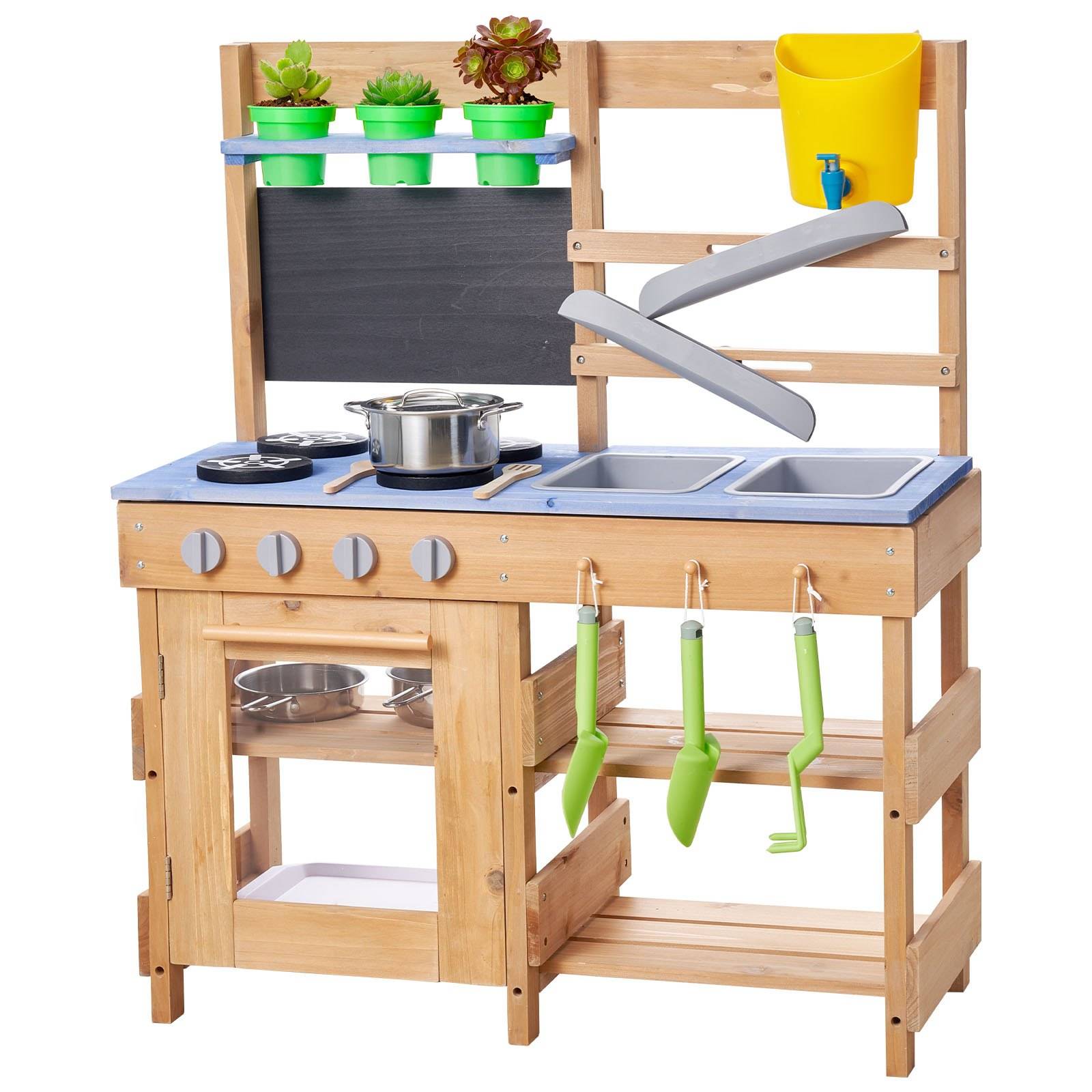 Holzspielküche für Kinder mit Spielherd, Spüle, Töpfen, Küchenutensilien, hängenden grünen Werkzeugen, Tafel, Pflanzen und gelbem Eimer