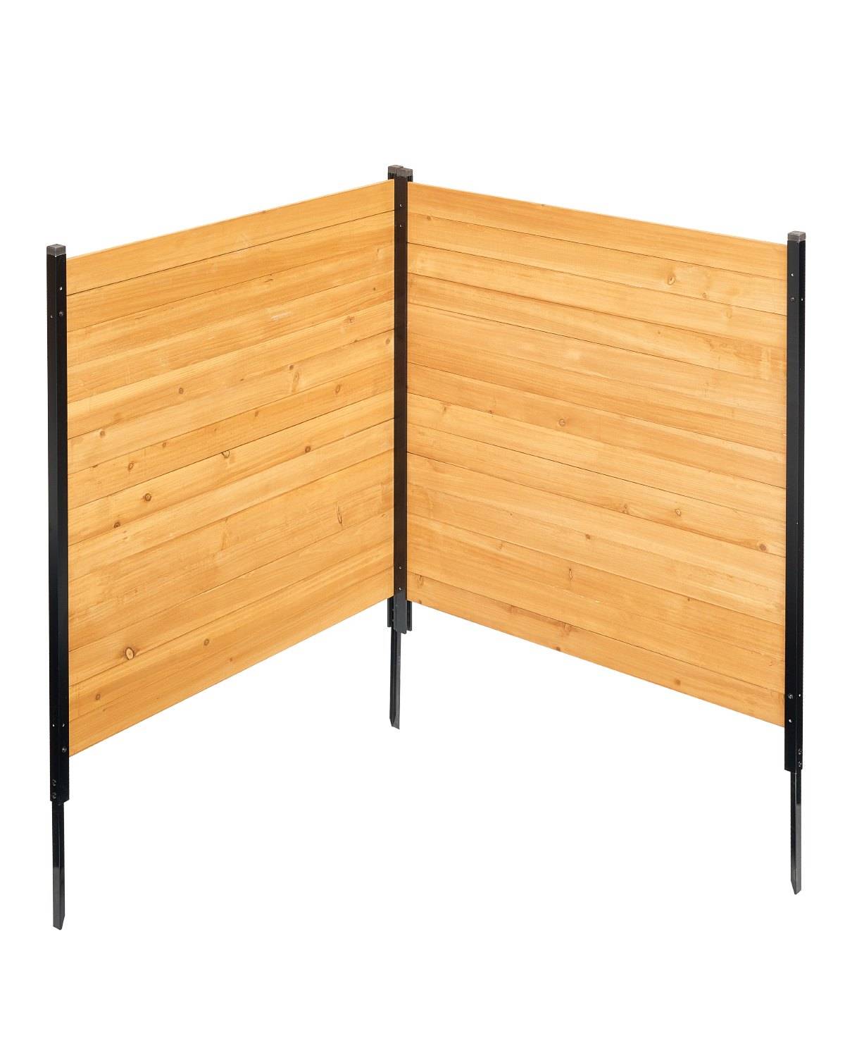 Zweiteiliger Holz-Sichtschutzzaun mit schwarzen Metallpfosten, der eine 90-Grad-Ecke vor weißem Hintergrund bildet.