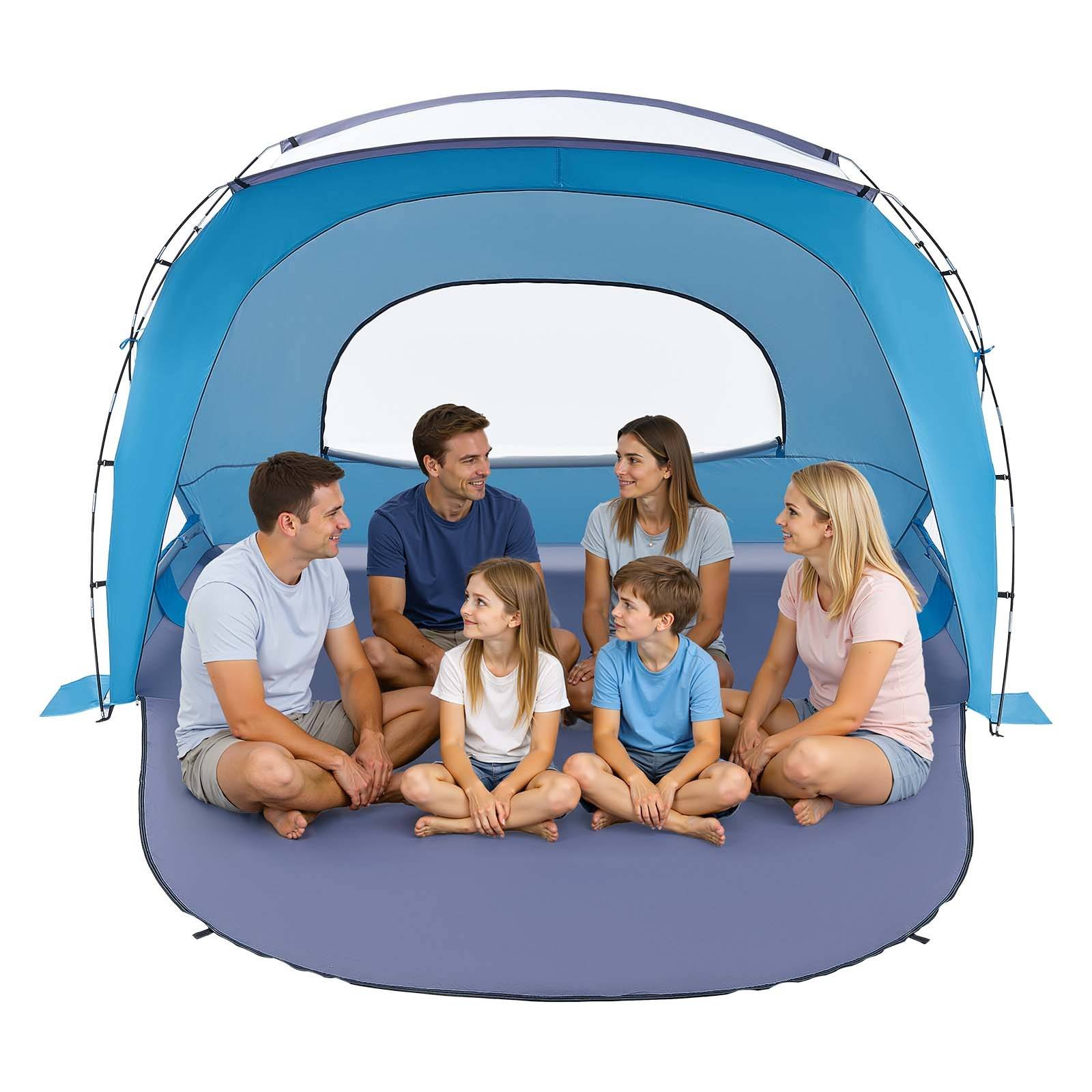 Familie von sechs Personen, die in einem blauen Campingzelt sitzen, was auf eine Gruppen-Outdoor-Campingaktivität hindeutet.