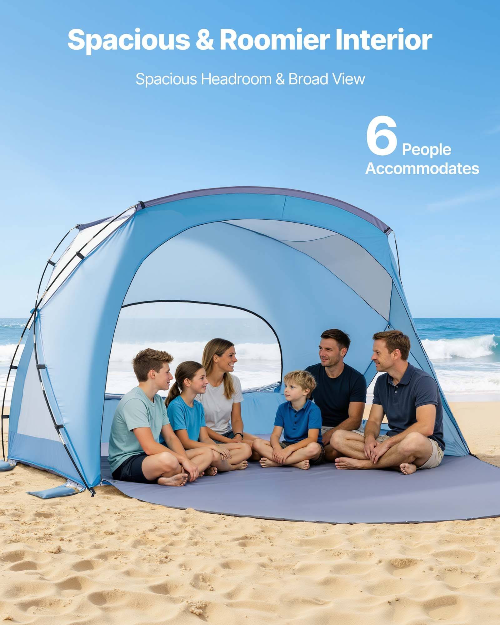 Blaugrünes Strandmuschel-Zelt mit sechs Personen, die darin im Sand sitzen, mit der Beschriftung „Geräumiges & größeres Inneres" und „Platz für 6 Personen"".