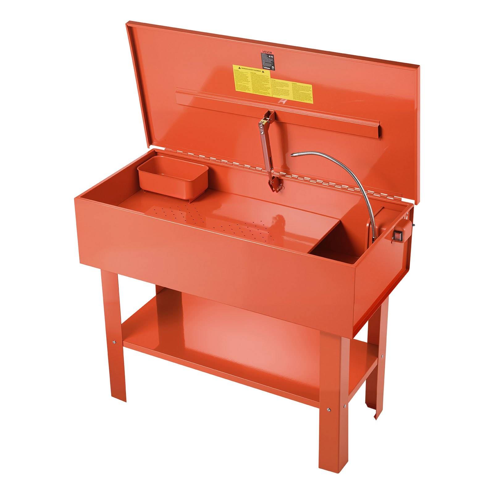 Orange Industrieteilereiniger mit offensichtigu Deckel, Sprühschlauch, Ablassbecken und unterem Regal auf einem Ständer.