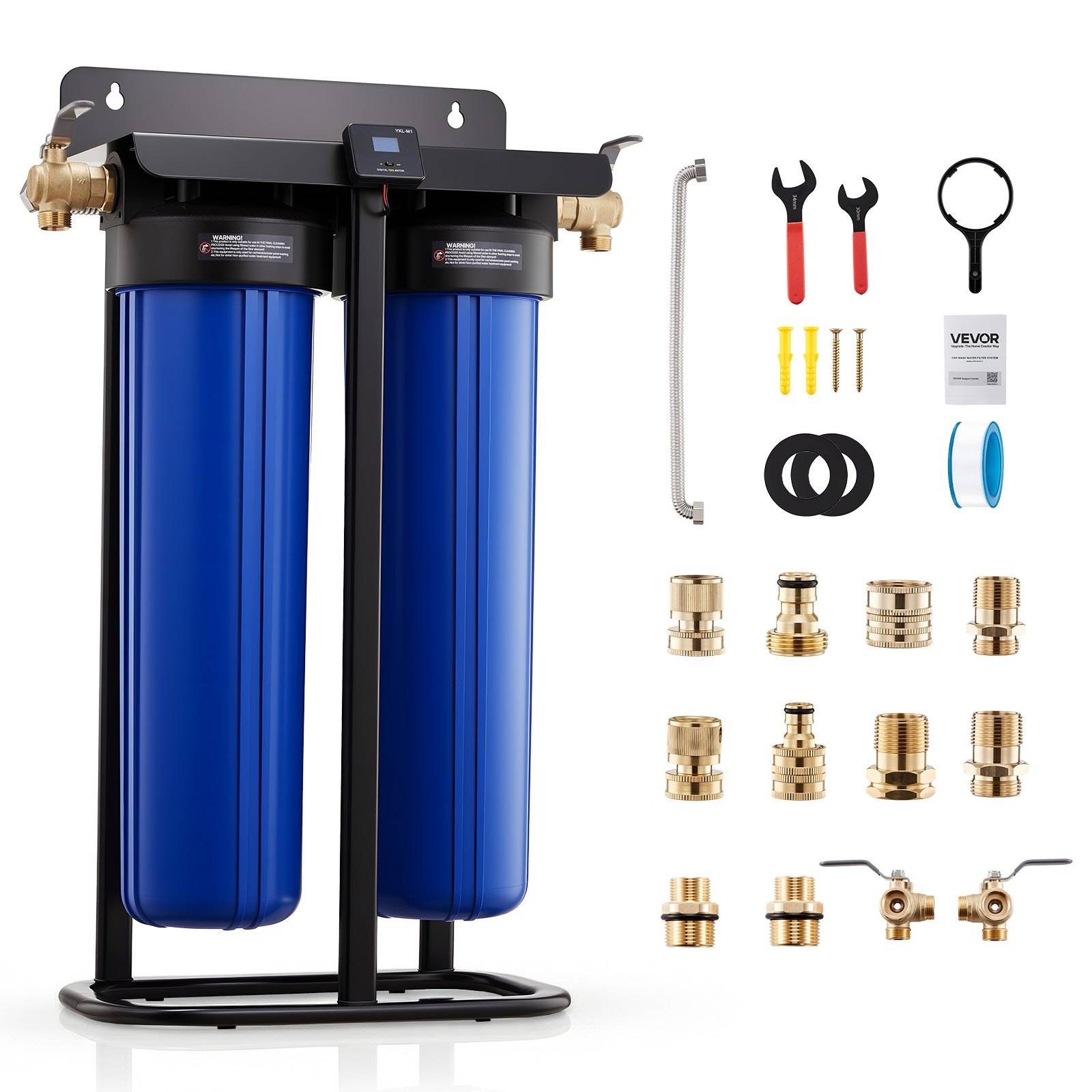 Duales Wasser-Filtersystem mit zwei blauen Behältern, Montageklammer, Schraubenschlüssel, Dichtungen, Schrauben und Messingfittings als enthaltene Installationsteile ausgelegt.