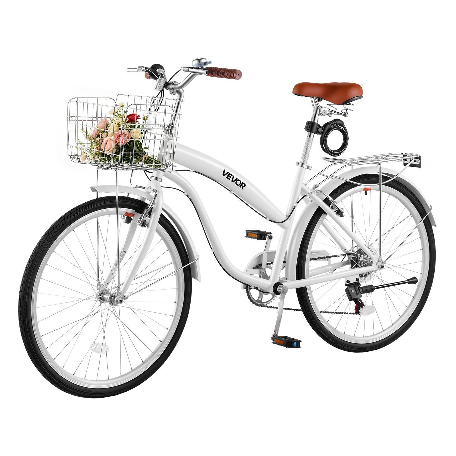 Weißes Fahrrad mit braunem Sattel und Griffen, Drahtkorb vorne mit Blumen und Gepäckträger hinten auf einfachem Hintergrund.