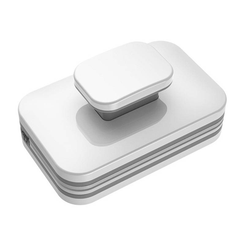 Ein weißer rechteckiger 3D-Knopf oder ein Gerät mit abgerundeten Ecken und einem erhöhten kleineren oberen Bereich, gezeigt auf einem einfachen Hintergrund.