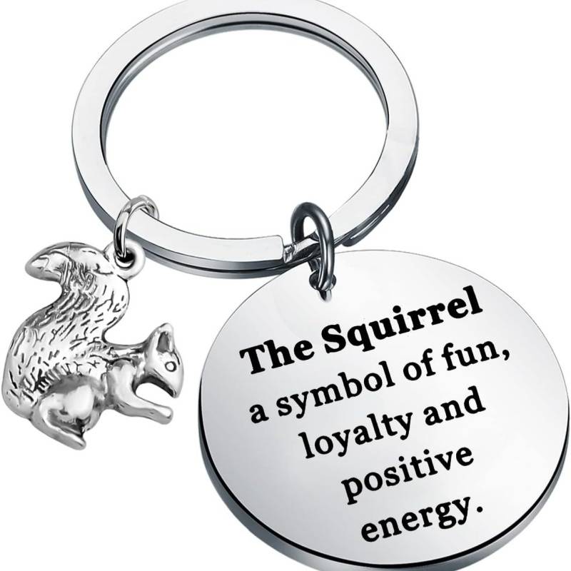 Silberner Schlüsselanhänger mit einem Eichhörnchen-Charm und rundem Anhänger mit der Aufschrift „Das Eichhörnchen, ein Symbol für Spaß, Loyalität und positive Energie.