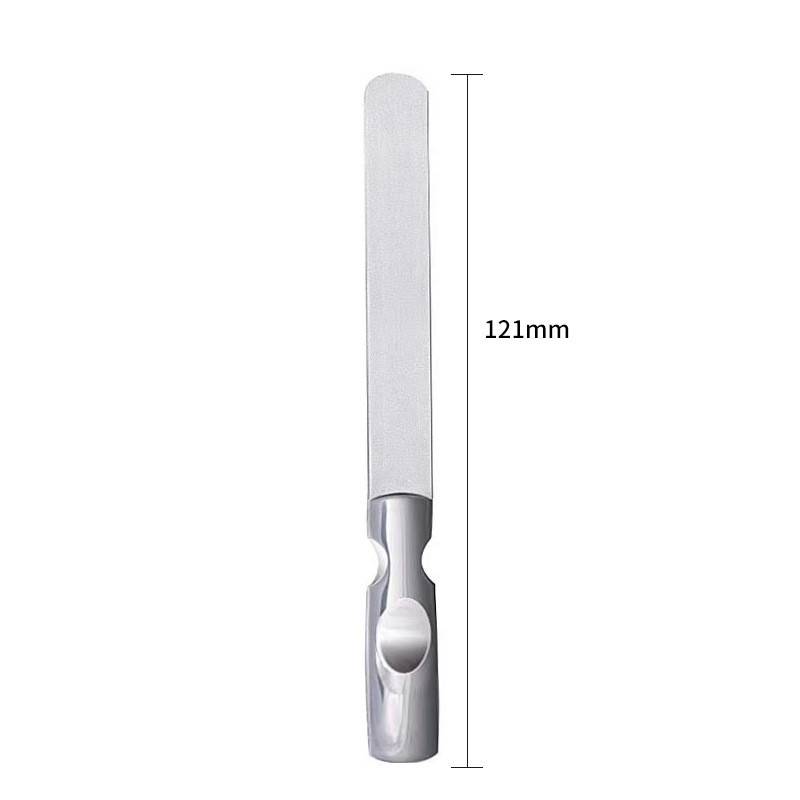 Metallisches zylindrisches Werkzeug, vertikal dargestellt mit einer gekennzeichneten Länge von 121 mm.