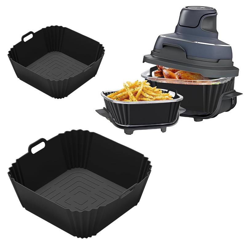 Schwarze Silikon-Heißluftfritteusen-Körbe, die allein und in einer Heißluftfriteuse mit gegartem Essen gezeigt werden, demonstrieren wiederverwendbare Auskleidungen zum Frittieren und Backen.