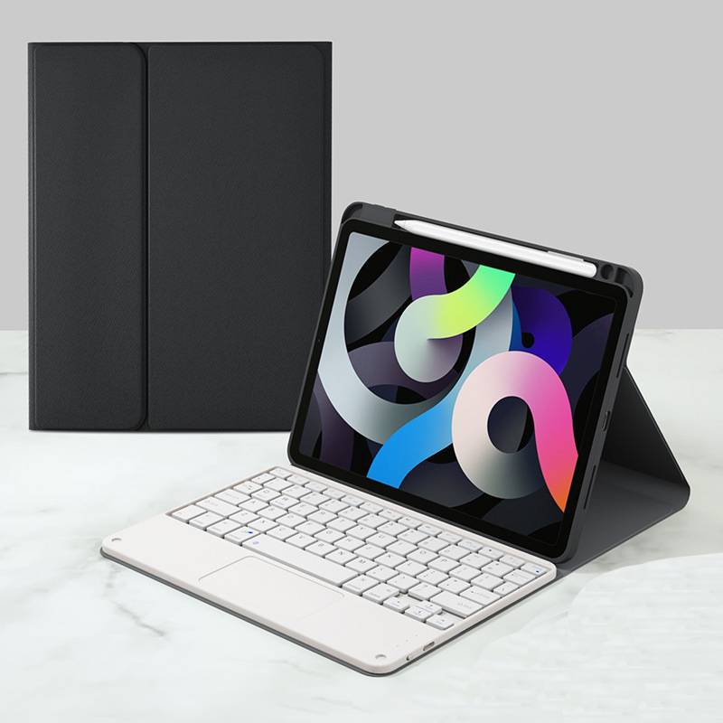 Tablet mit farbenfrohem abstraktem Display, das an einem weißen Tastaturetui befestigt ist, in einer Ständerabdeckung gezeigt, mit einer schwarzen Abdeckung dahinter stehend.
