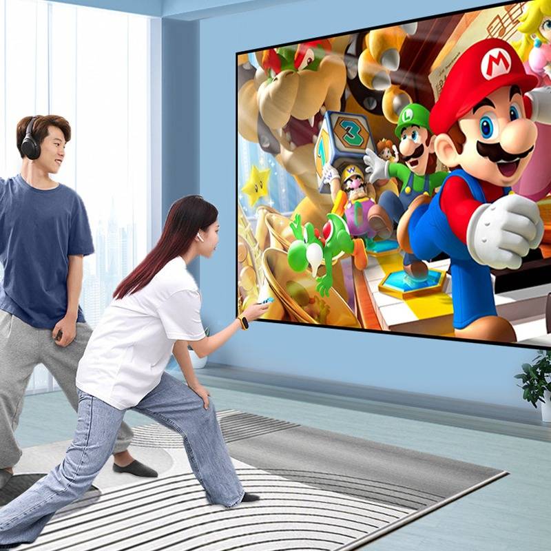Zwei Personen spielen ein aktives Videospiel auf einem großen Fernseher, wobei Mario und andere Spielcharaktere auf dem Bildschirm angezeigt werden.