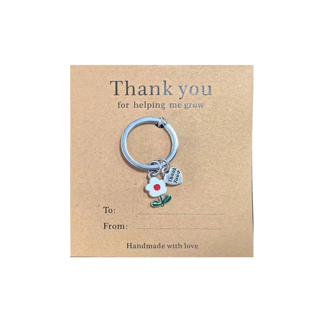 Geschenkgutschein mit Schlüsselanhänger-Charm und Nachricht „Danke, dass du mir geholfen hast zu wachsen