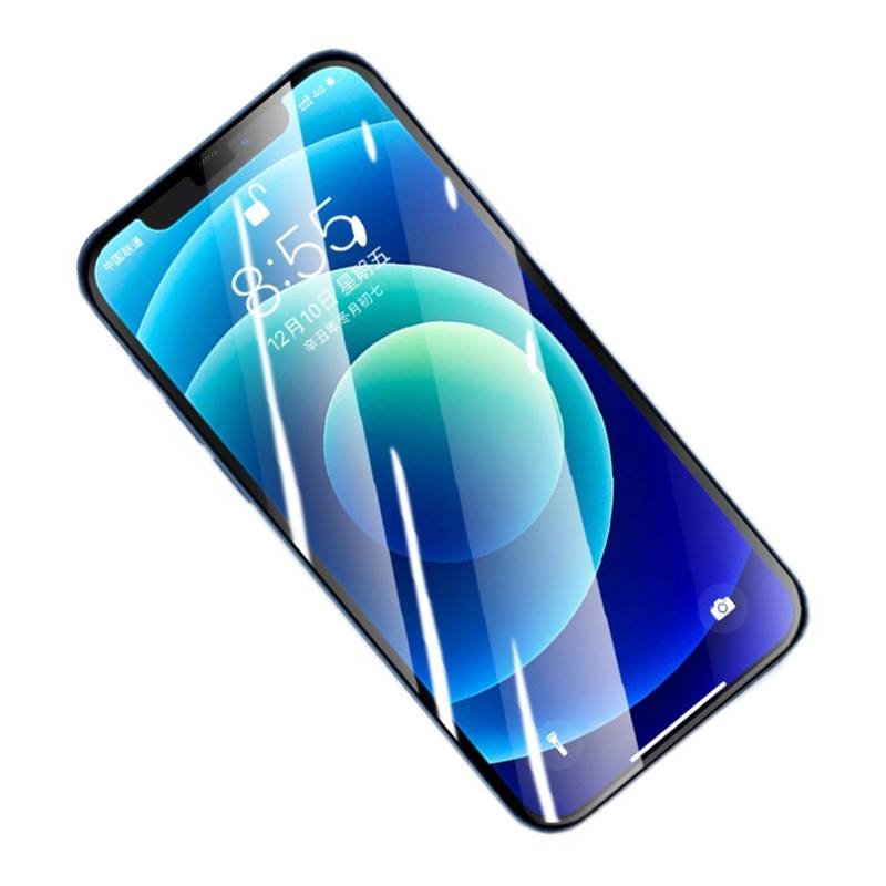 Smartphone unter einem Winkel gezeigt mit blauem abstraktem Hintergrundbild und Sperrbildschirm-Uhrzeit 8:55, was auf ein Telefon-Display oder Displayschutzfolie-Produkt hindeutet.