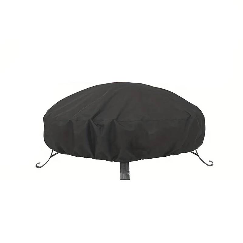 Schwarze anliegende Schutzhaube für einen runden Außentisch oder Grill mit Kordelzug am unteren Ende und kleiner Aufhängeschlaufe.