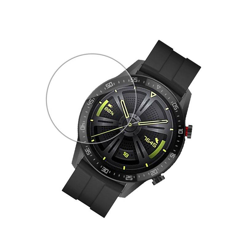 Schwarze sportliche analoge Armbanduhr mit neongelben Akzenten und einem Gummiarmband auf weißem Hintergrund, gezeigt mit einem vergrößerten Detailkreis.