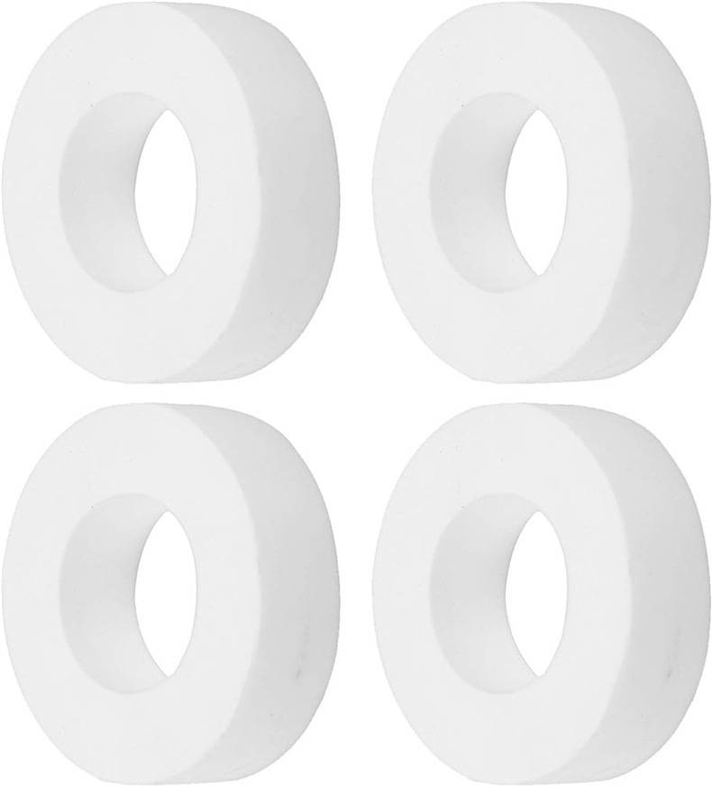 Vier weiße ringförmige Schaumstoff- oder Gummiringe in einem 2x2-Gitter auf einfachem Hintergrund angeordnet.