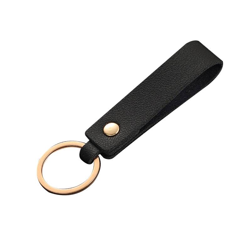 Schwarzer Leder-Schlüsselanhänger mit goldenem Metallring und Niet auf weißem Hintergrund.