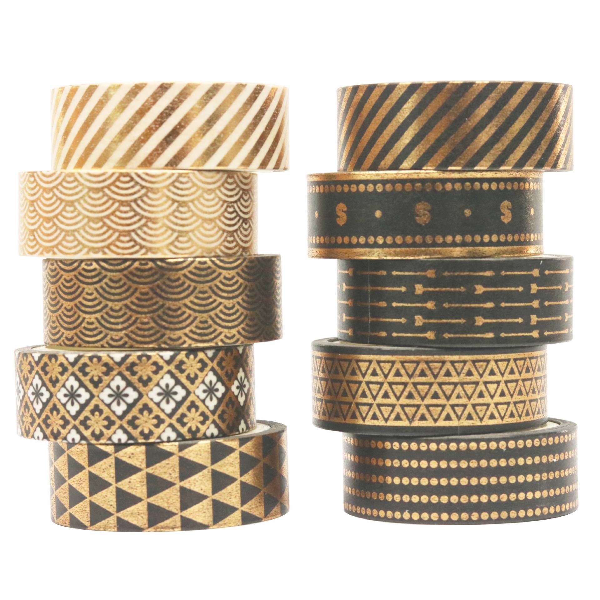 Zwei Stapel dekorativer Washi-Tape-Rollen in Gold, Schwarz und Weiß mit geometrischen und gemusterten Designs.