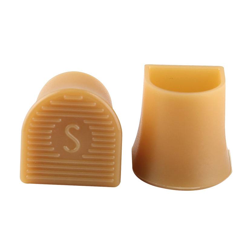 Paar beige Silikon-Zehenkappe-Schützer, einer mit strukturierter Sohle und einer 