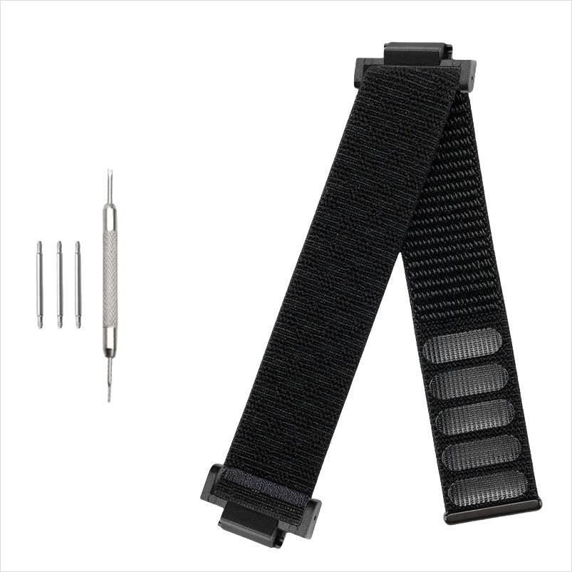 Schwarzes verstellbares Nylon-Uhrenarmband mit Verschluss, dargestellt mit drei Federstegen und einem Armband-Werkzeug auf weißem Hintergrund