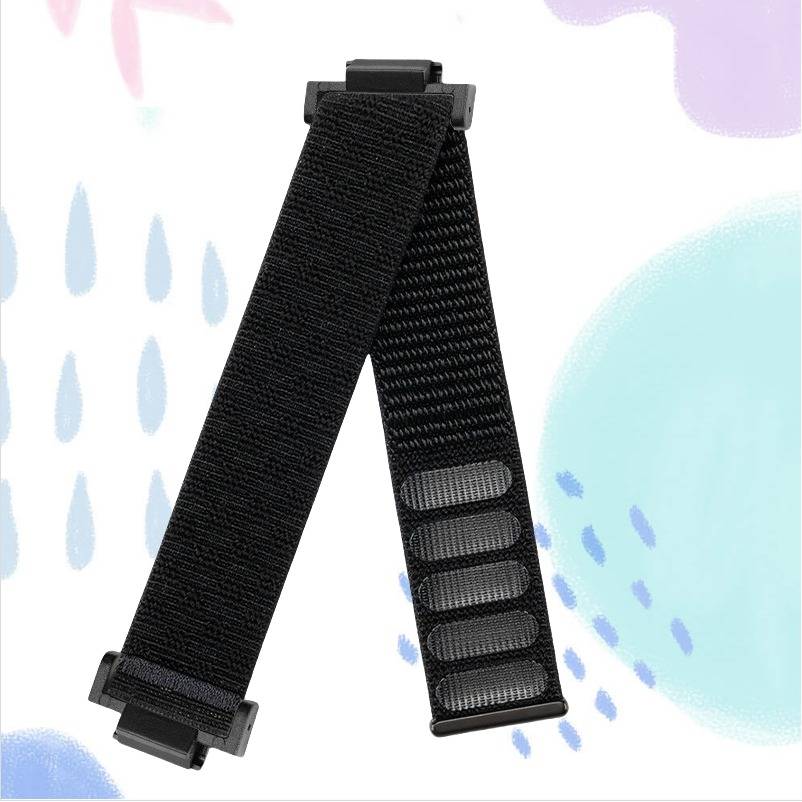 Schwarzes verstellbares Uhrenarmband mit strukturiertem Bereich und Schnallenverschluss, gezeigt auf hellem gemustertem Hintergrund.