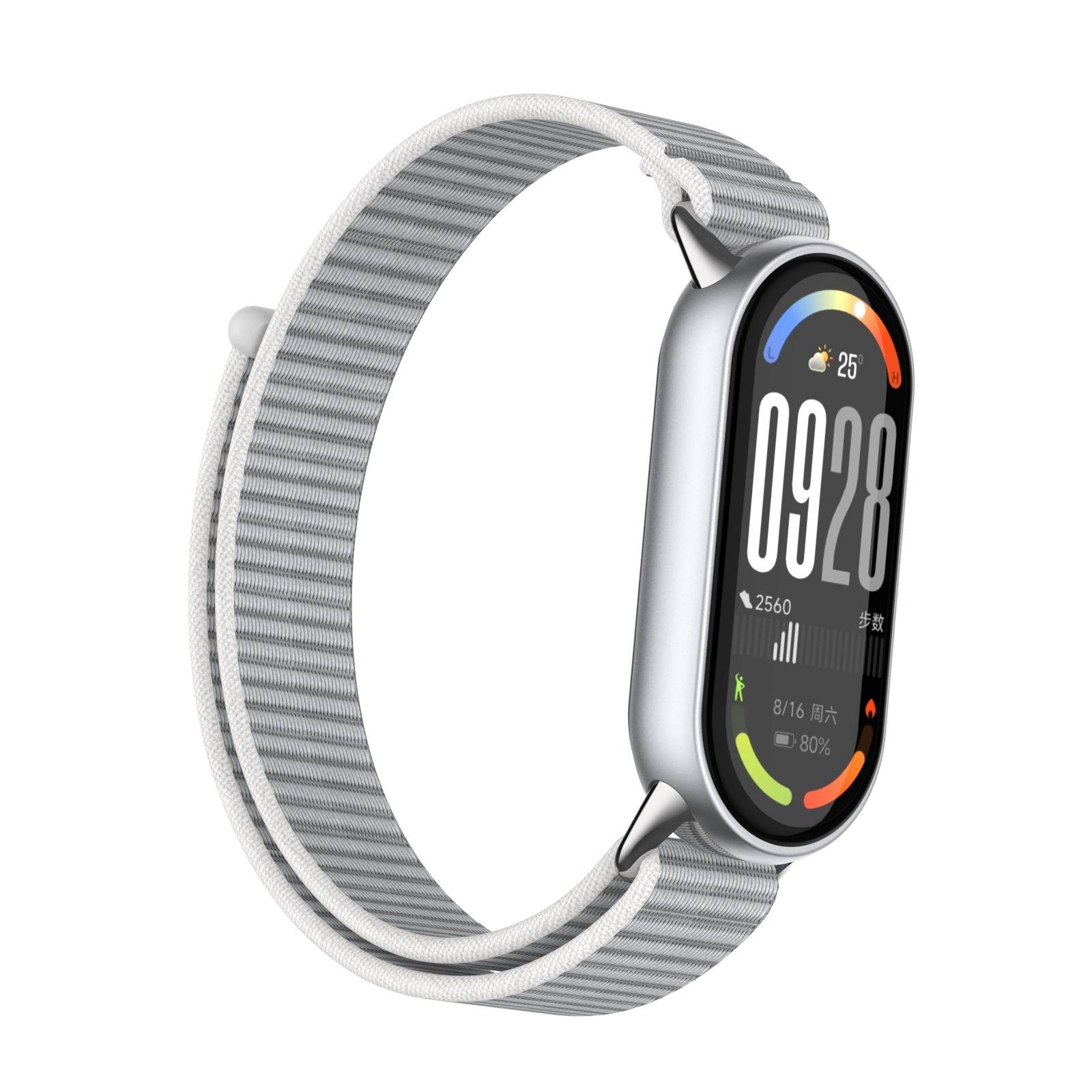Eine silberne Fitness-Smartwatch mit gestreiftem grauem Armband, die die Uhrzeit 09:28 und Aktivitätsstatistiken auf einem schwarzen Display anzeigt.