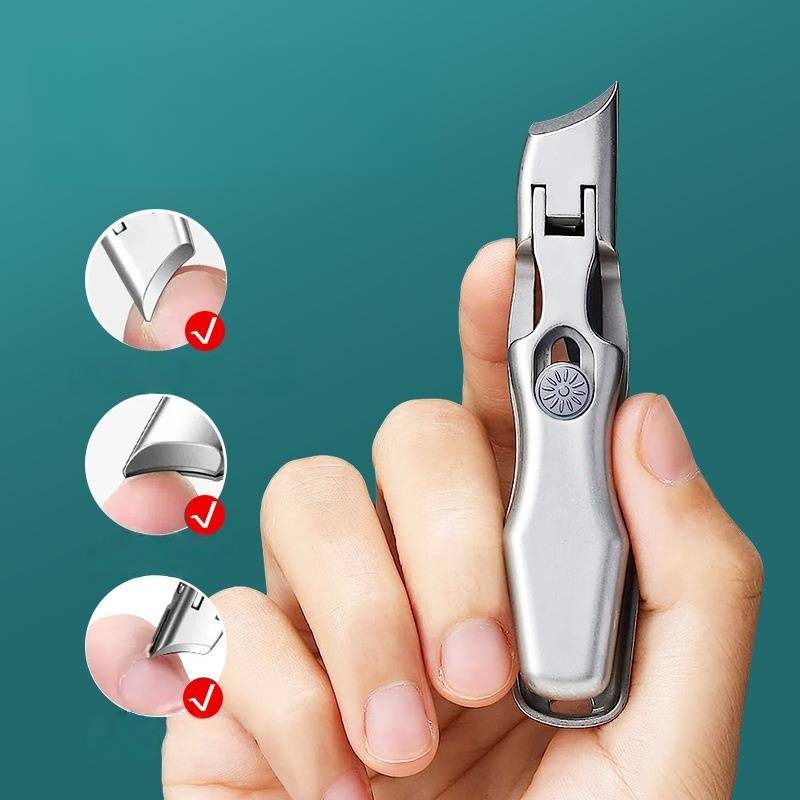 Hand, die eine silberne Nagelschere auf türkisfarbenem Hintergrund hält, mit eingefügten Kreisen, die die korrekte Ausrichtung der Schere und Schnittwinkel zeigen.
